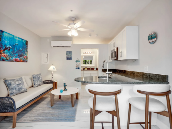 Spacious 3-Bedroom Condo in Naples - Renovated Resort-Style Amenities